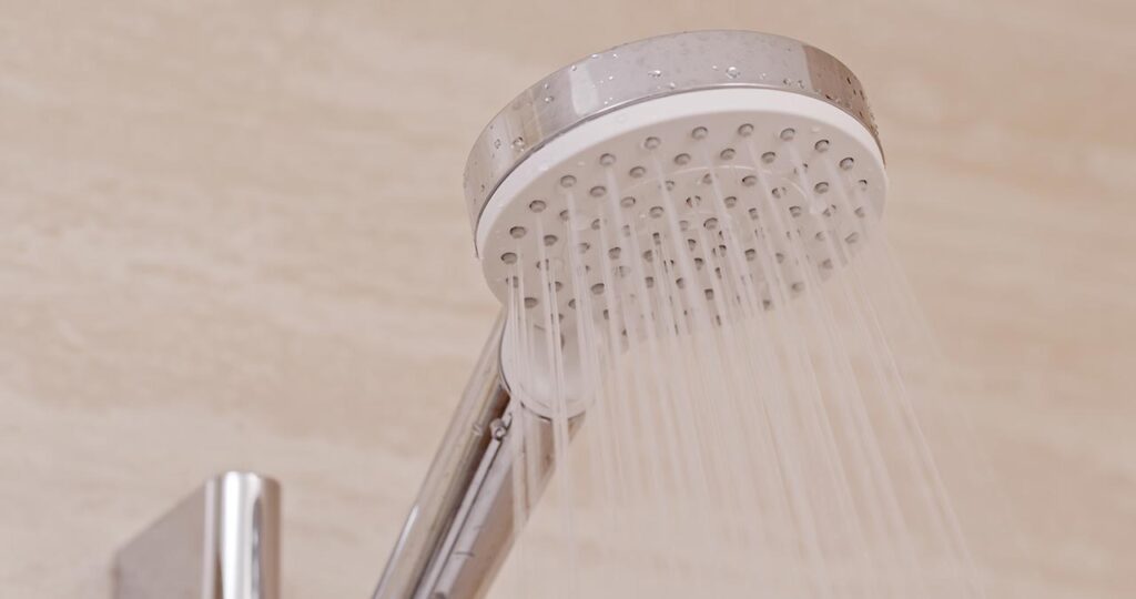 problema en el baño con la cal de la ducha